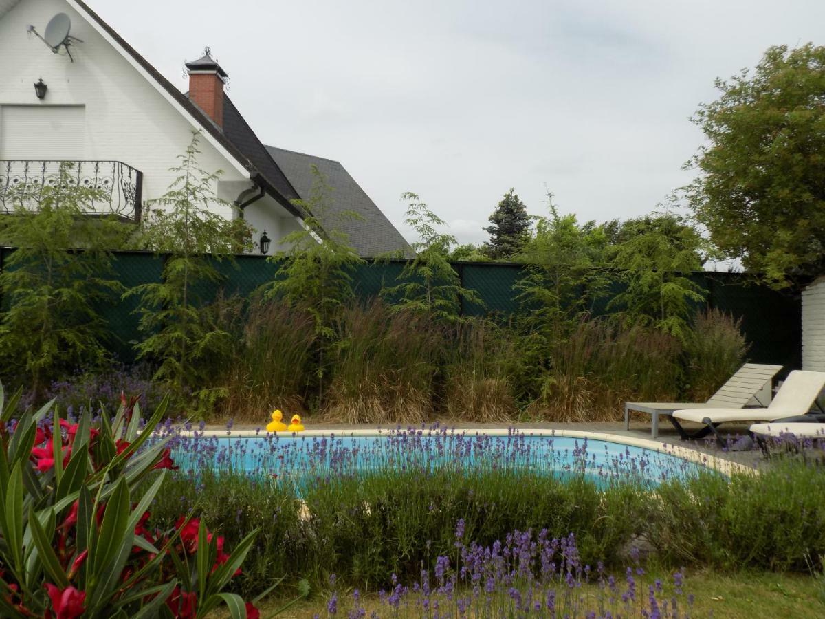 Villa Mooi Maasland Maaseik Exterior photo
